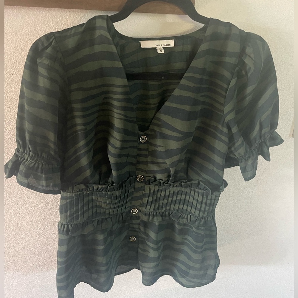 June & Hudson green pleated blouse size Small